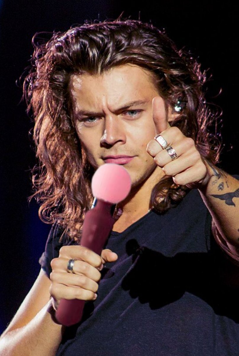 ElDagger28's tweet image. I heard Harry was launching microphones? Aww, how nice of him 🥰