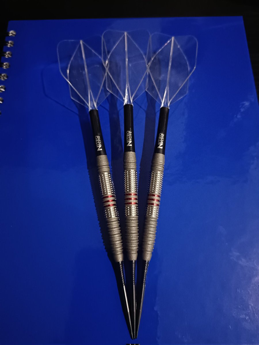 scudy2103's tweet image. #Newdartday and gone with @JonnyClay9 🤩 tied up with @reddragondarts nitro and raptors