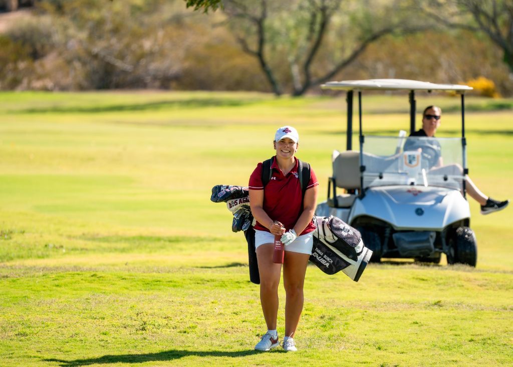 nmsu's tweet image. Big congratulations to @NMStateWGolf’s Emma Bunch, winner of the prestigious 2025 Dinah Shore Trophy! 🏆⛳️
This honor from the LPGA Foundation recognizes a top collegiate female golfer who excels both on the course and in the classroom!
Read more at: bit.ly/4lMvuaE