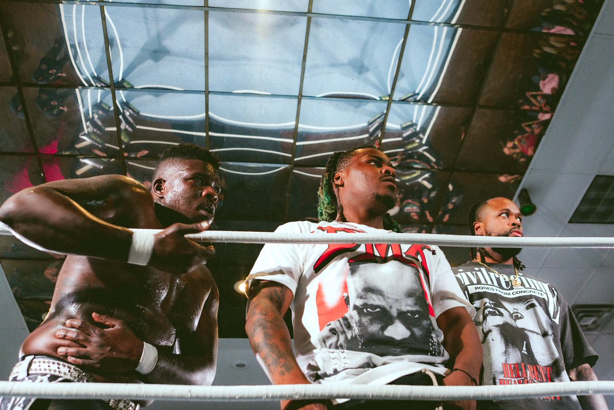 PrettyBoySmooth's tweet image. Gang shit 😤

📸 @iamdannydarko