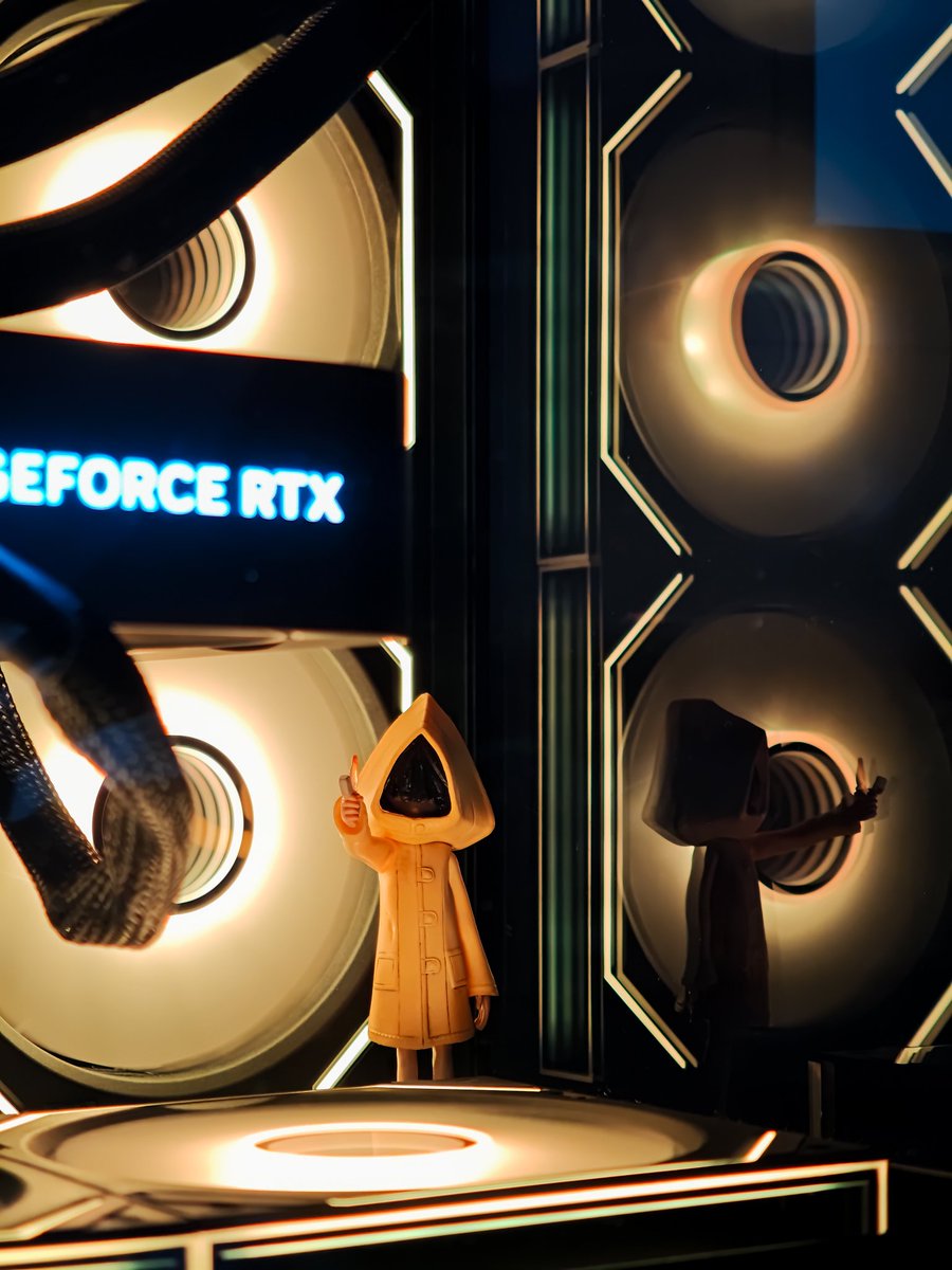 Rimaeternax's tweet image. When I'm looking forward to the release date of a game I change the whole decor of my PC, I can't wait for Little Nightmares 3 🥲