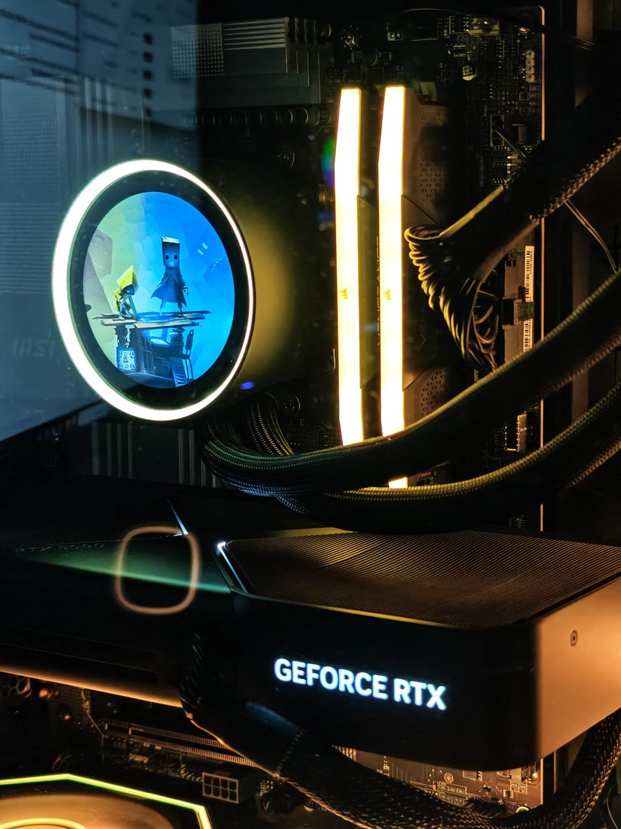 Rimaeternax's tweet image. When I'm looking forward to the release date of a game I change the whole decor of my PC, I can't wait for Little Nightmares 3 🥲