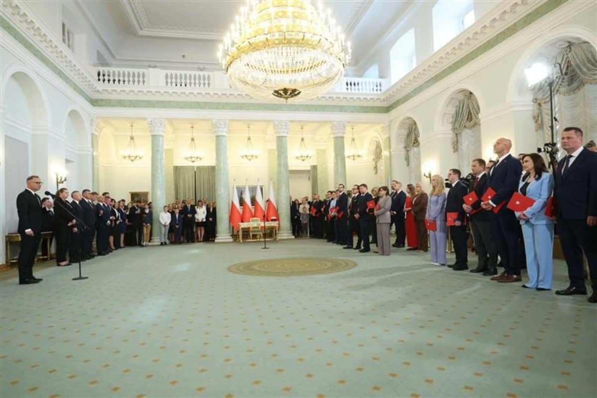 Marcin Kulasek (@marcinkulasek) on Twitter photo ✋ Dziś uczestniczyłem w zaprzysiężeniu nowych Ministrów przez Prezydenta RP <a href="/AndrzejDuda/">Andrzej Duda</a>. To ważny dzień dla całego rządu pełen powagi, odpowiedzialności i gotowości do działania.
📚 Dla mnie to także moment kontynuacji. Nadal mam zaszczyt pełnić funkcję Ministra w ✋ Dziś uczestniczyłem w zaprzysiężeniu nowych Ministrów przez Prezydenta RP <a href="/AndrzejDuda/">Andrzej Duda</a>. To ważny dzień dla całego rządu pełen powagi, odpowiedzialności i gotowości do działania.
📚 Dla mnie to także moment kontynuacji. Nadal mam zaszczyt pełnić funkcję Ministra w