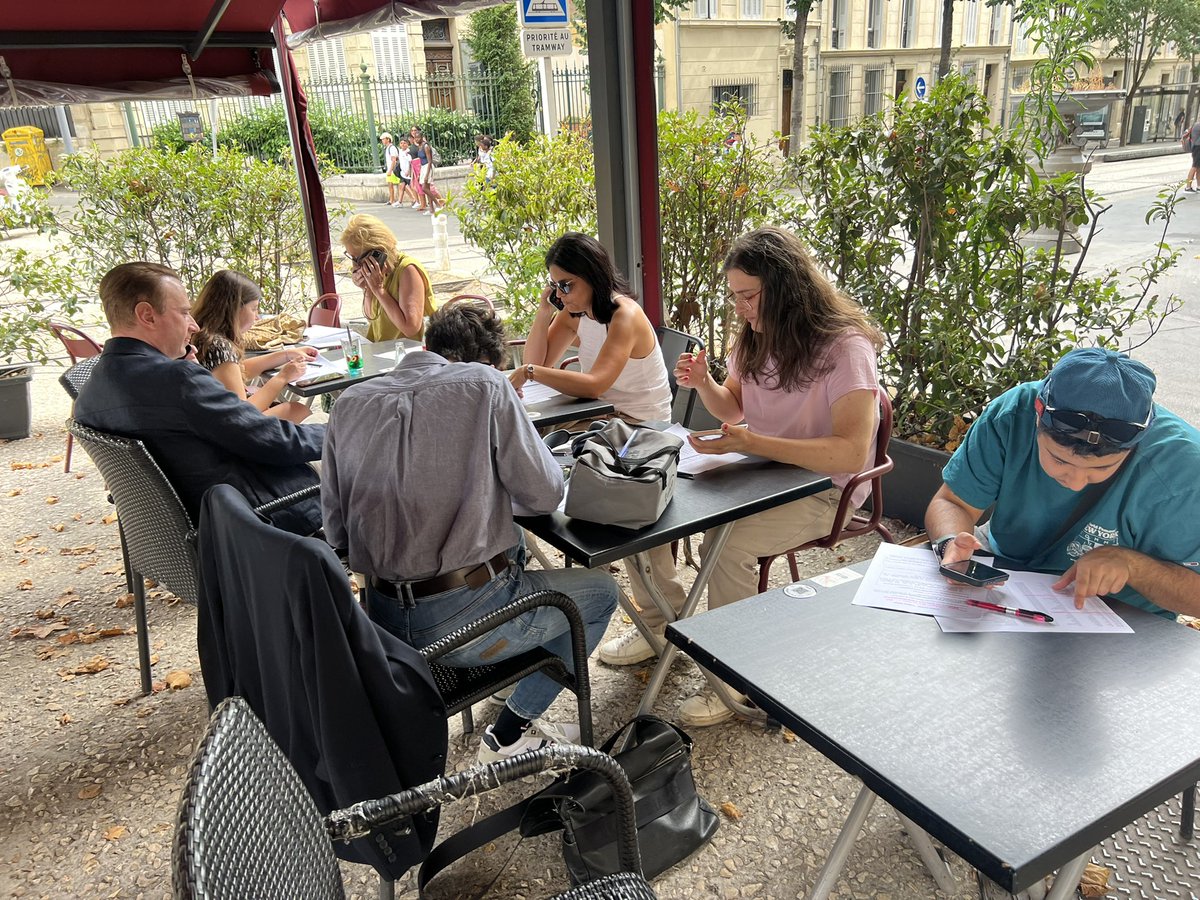 Renaissance__13's tweet image. Belle mobilisation phoning aujourd’hui, organisée par @Renaissance des Bouches-du-Rhône : faire adhérer, voter notre convention thématique et préparer la rentrée à Arras.
Le tout depuis #Marseille, en terrasse, au soleil. Merci à toutes et tous pour votre engagement ! ✊
