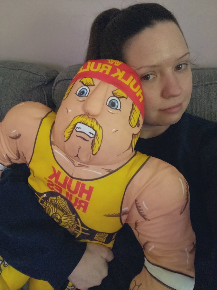 Mizzars_'s tweet image. Holding my Hogan buddy just a little tighter today โฅ๏ธ๐ RIP