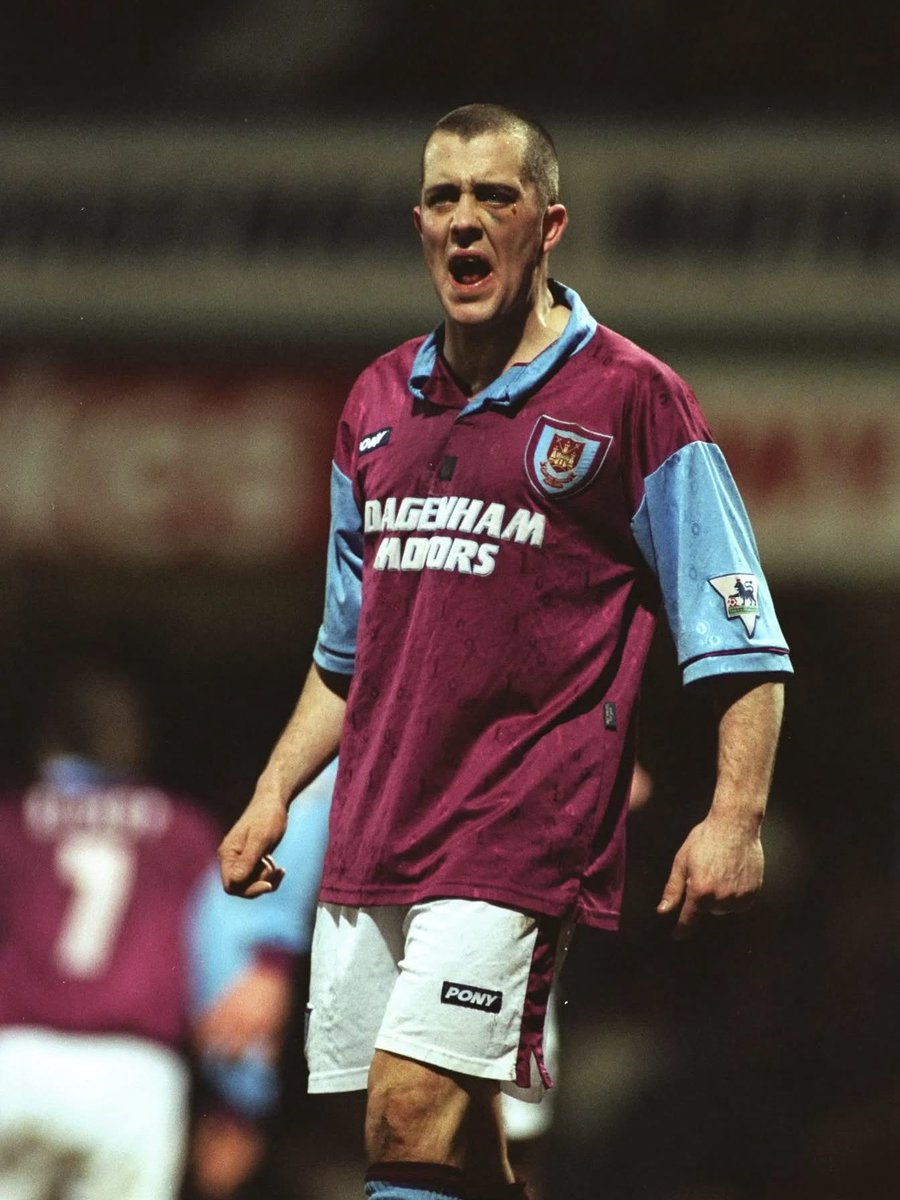 SportSocialMgt's tweet image. The Terminator ⚒
One of @WestHam's most iconic players - and arguably one of the best at Q&A events too 💯
If you are looking to host a Q&A evening or have any other business enquriries for @JulianDicks3050, please email hello@sharktheorymedia.co.uk