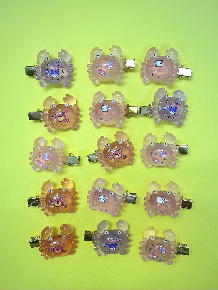 ミニミニカニヘアクリップ150円です！ 小さな小さなカニの甲羅をよーく見てみると、なにかファンシーなものが隠れているかもしれません。ファンシーは見えないところに宿ります #中野ロープウェイ