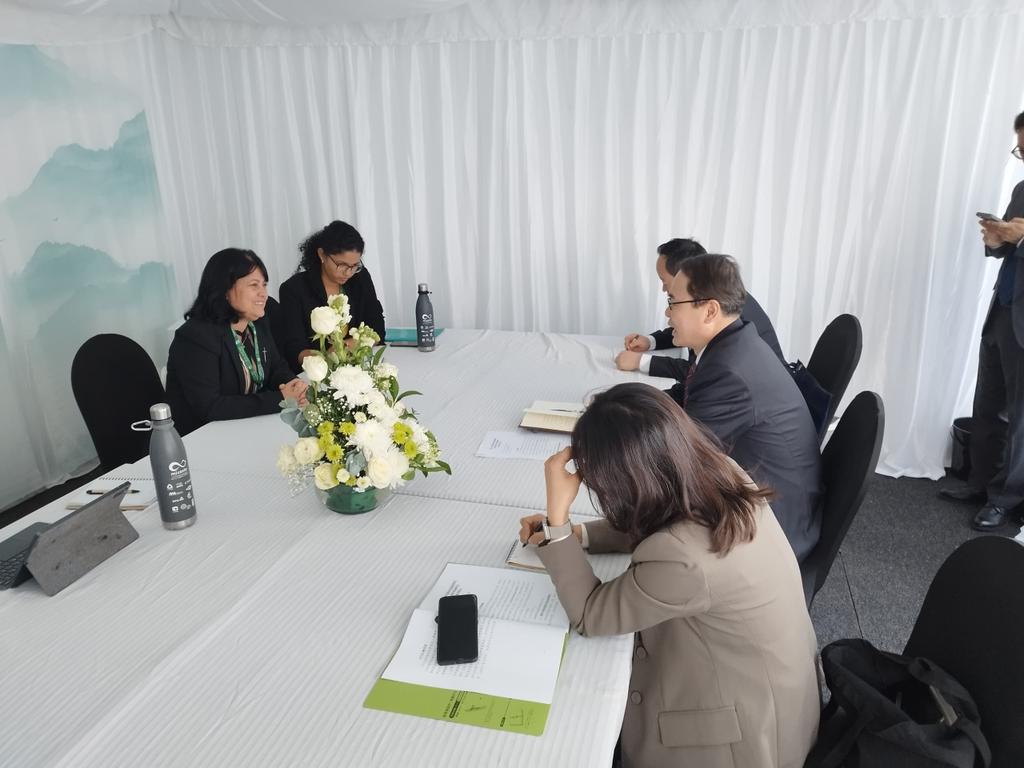 citmacuba's tweet image. Intercambia delegación de #Cuba 🇨🇺 a #Cop15 de #RAMSAR con delegación de #China🇨🇳 sobre las excelentes relaciones entre las dos naciones e intereses comunes en la conservación de #Humedales, #bosques y avanzar en el Centro Internacional de #Manglares @citmacuba @proyectomicosta