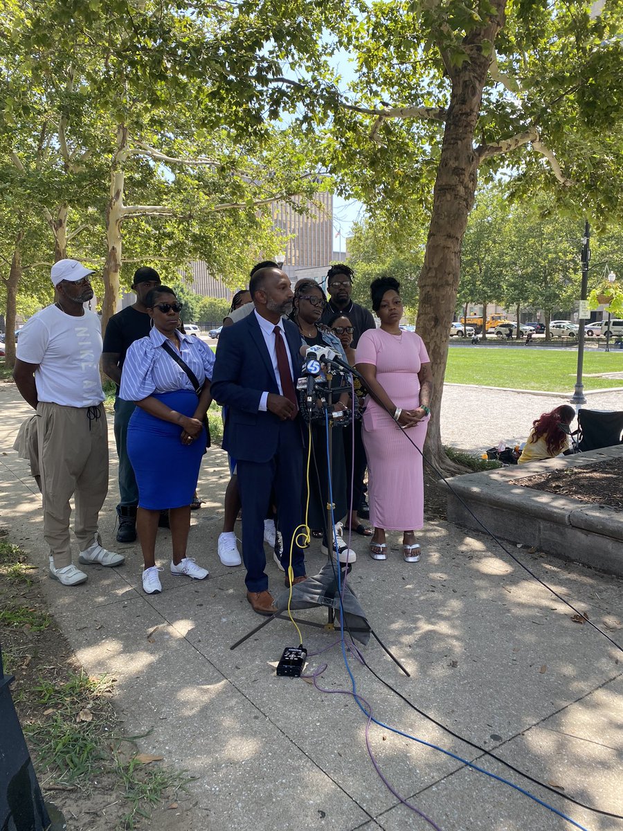 breanarossWBAL's tweet image. The family of Ronald Silver II, the DPW worker who died of heat related illness on the job, and his co-worker join their attorney to announce their intent to sue Baltimore City. They say DPW violated the 13th amendment which prohibits slavery and indentured servitude. @wbaltv11