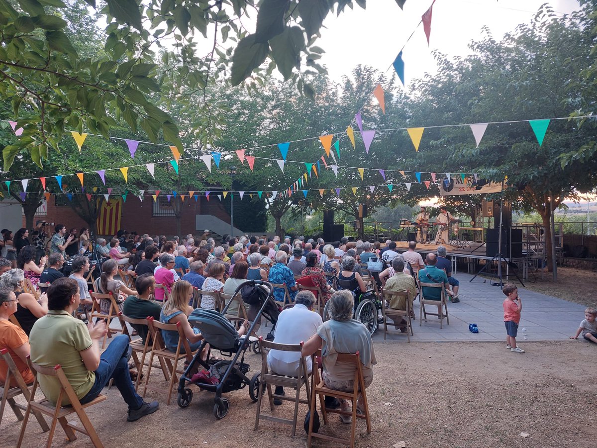 La setmana passada vam viure una gran edició del Maratafolk!

Amb els concerts de Terrae, La Baula i La Cosina, i el sopar popular, vam tornar a gaudir de la cultura popular. I ja en van 22!