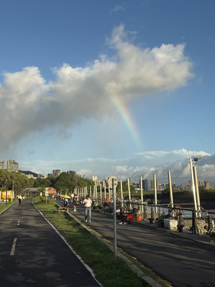 貴重な晴天、車を走らせて宝島・台湾の北海岸へ。風と光がとても心地よかった。