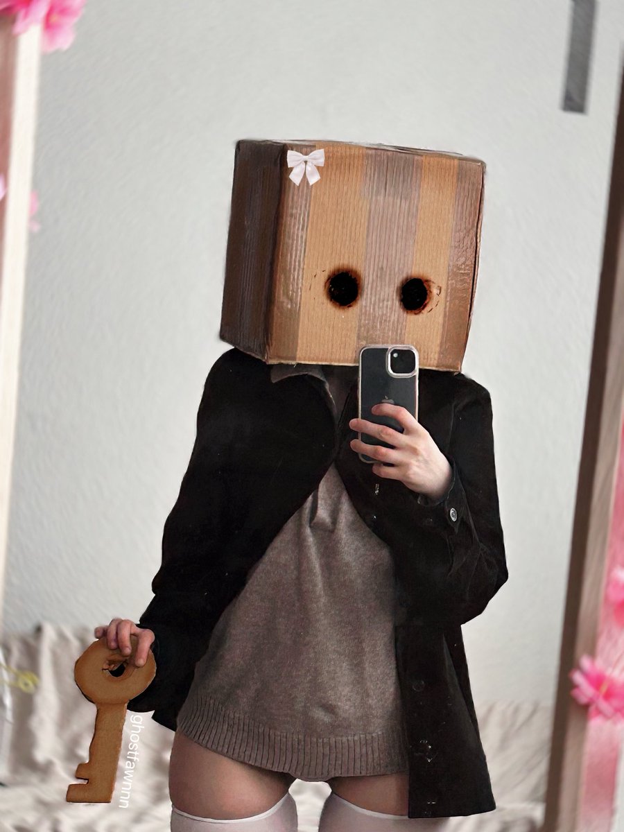 ghostfawnnn's tweet image. sorry about my pants