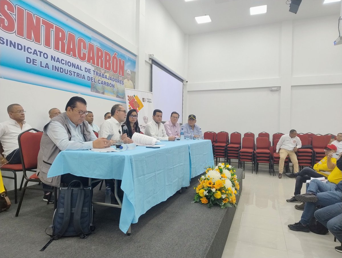 Fabio Arias Giraldo (@fabioariascut) on Twitter photo Reunión en Riohacha de los trabajadores/as de la Guajira en la sede de <a href="/sintracarbon/">SINTRACARBON</a> con el <a href="/MintrabajoCol/">MinTrabajo</a> <a href="/AntonioSanguino/">Antonio Sanguino</a> hablando de la transición energética y de la grave situación laboral por temas de salud y despidos. Hacen presencia <a href="/cutcolombia/">Central Unitaria de Trabajadores</a> y <a href="/CGTCol/">CGT Oficial Colombia</a>. Reunión en Riohacha de los trabajadores/as de la Guajira en la sede de <a href="/sintracarbon/">SINTRACARBON</a> con el <a href="/MintrabajoCol/">MinTrabajo</a> <a href="/AntonioSanguino/">Antonio Sanguino</a> hablando de la transición energética y de la grave situación laboral por temas de salud y despidos. Hacen presencia <a href="/cutcolombia/">Central Unitaria de Trabajadores</a> y <a href="/CGTCol/">CGT Oficial Colombia</a>.