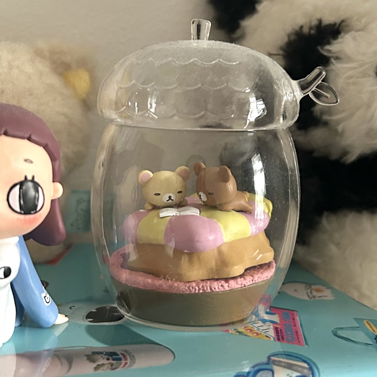 pixieeeshop's tweet image. my desk 🍎