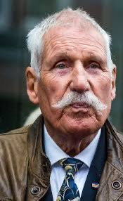 BartSlim's tweet image. Onregelmatig terugkerende reminder dat Ted de Braak nog leeft. 
90 inmiddels.

De Oppersnor
Lord Snordemort

#chielmontagne