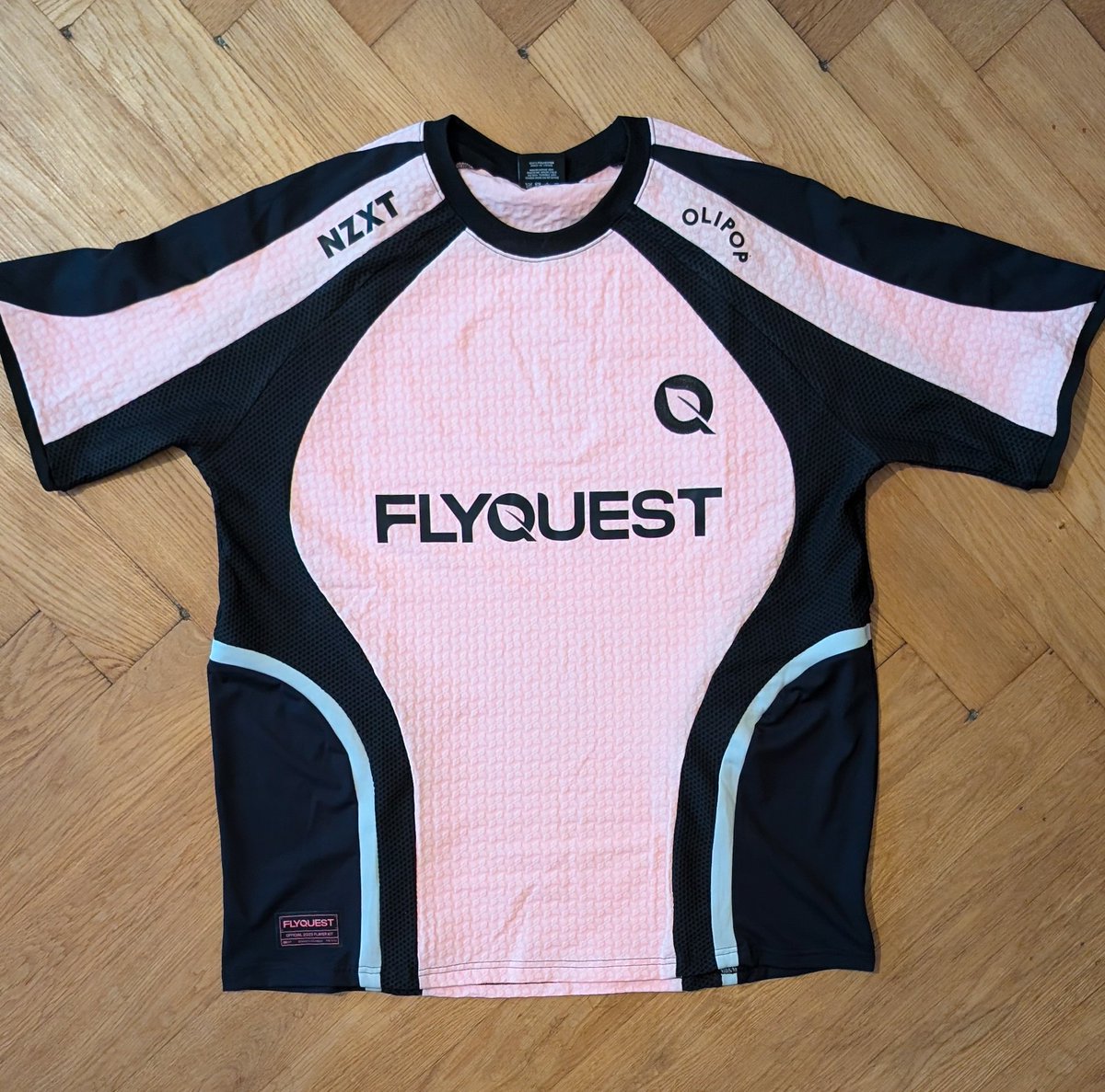 I have successfully acquired the second greatest esports jersey of all time 👍👍