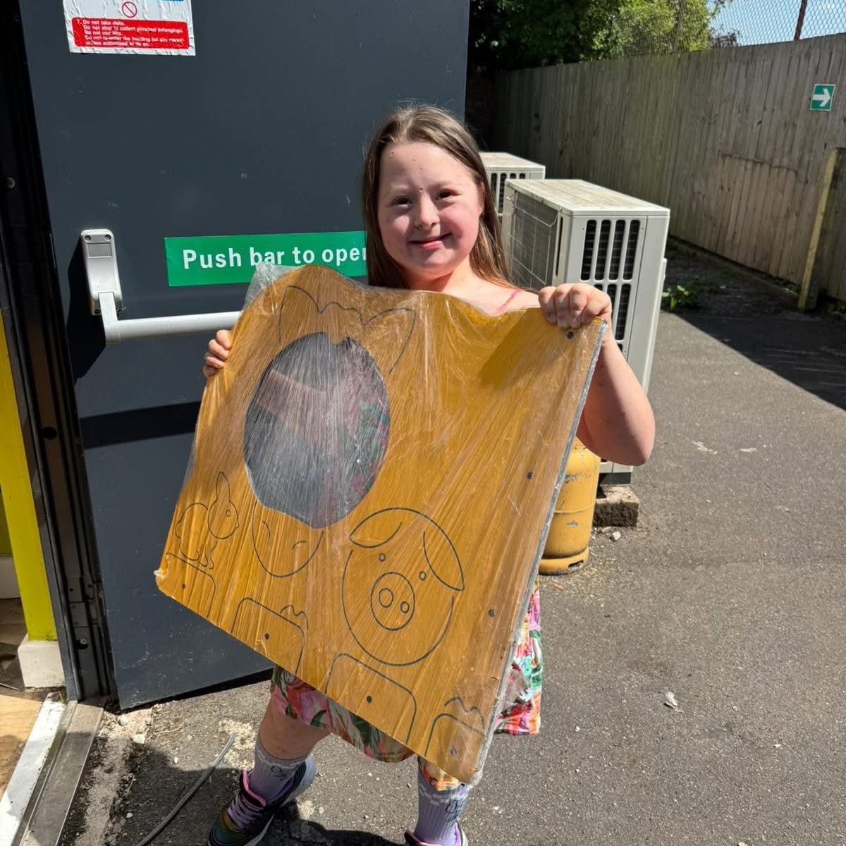footprintscec's tweet image. We're planning the development of our outdoor areas, which wrap around the back and side of the centre.
We have made a start on this, as we have been gifted some amazing outdoor and inclusive play equipment by @Proludic, delivered and organised by Isla, Kerri and Joe! 🙏👣