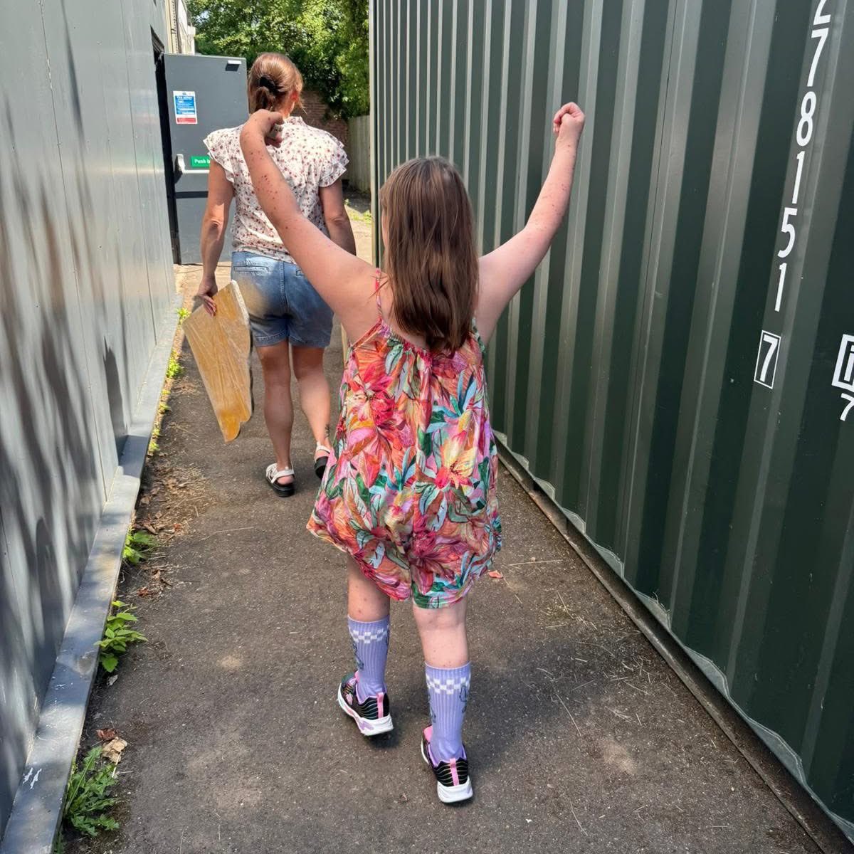 footprintscec's tweet image. We're planning the development of our outdoor areas, which wrap around the back and side of the centre.
We have made a start on this, as we have been gifted some amazing outdoor and inclusive play equipment by @Proludic, delivered and organised by Isla, Kerri and Joe! 🙏👣