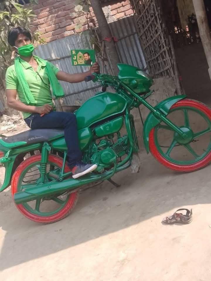 इसे कहते हैं कट्टर 9वीं फेल "लालटेन भक्त"..😆
