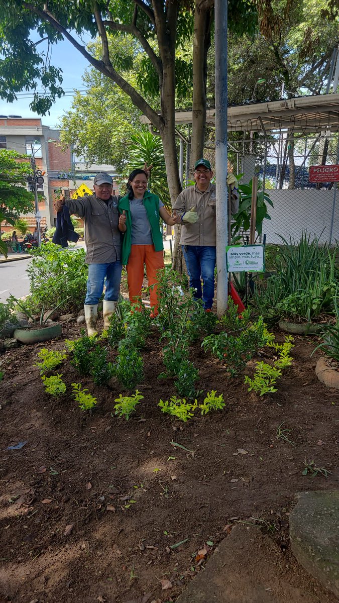 <a href="/Empassa_Oficial/">EMPAS S.A.</a> La Empresa de Alcantarillado, trabajando por la comunidad Amiga, Todo por volver a ver a Bucaramanga como la ciudad de los parques más bonitos del país. El parque de la Torre de la Salle tiene una nueva cara, gracias A la edil Yudi Galan y al Dr <a href="/CesarCamiloHern/">Cesar Camilo Hernandez H.</a>
