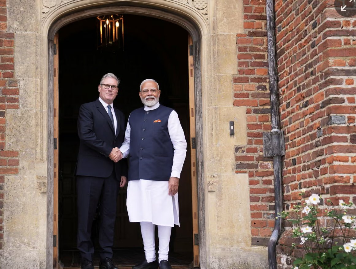 Starmer and Modi hail ‘historic day’ as UK-India trade deal is signed

theguardian.com/politics/2025/…