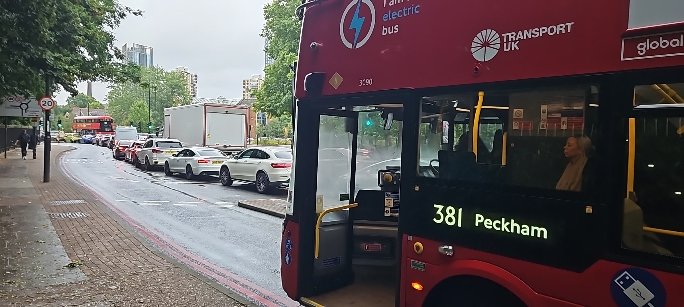 PRIVATE　NO ENTRY　London Transport London Transport Sign editorial photo. Image of vertical