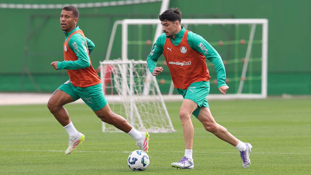 mmurilodias's tweet image. DM DO PALMEIRAS:
Desfalque contra o Fluminense por conta de um trauma no ombro sofrido na vitória sobre o Atlético-MG, Piquerez avançou na recuperação e participou da primeira parte do treinamento integrado ao elenco.
Já Felipe Anderson, que deixou o jogo com dores após sofrer…