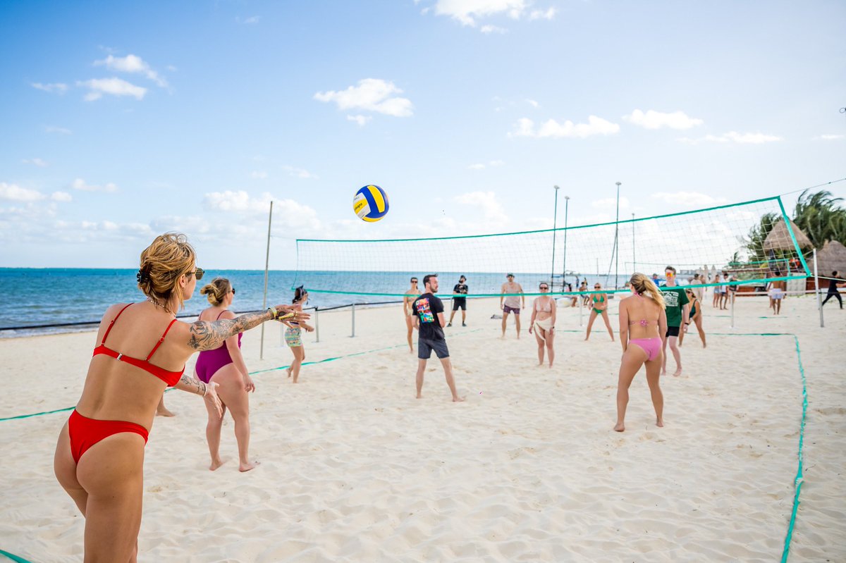 Having a ball! 🏐 daveandtimrivieramaya.com