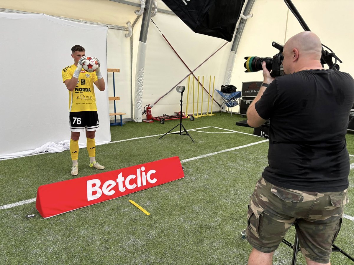 SSkolwin's tweet image. #DumaSkolwina 📷 @laczynas2liga 

Efekty wkrótce 📷 📷
A Was zapraszamy jutro na stadion!! 📷📷📷
𝗞𝗔𝗥𝗡𝗘𝗧𝗬 📷📷 tiny.pl/3ghf2g51
𝗕𝗜𝗟𝗘𝗧𝗬 📷📷 tiny.pl/zf-42r0v
Cichomski - fotografia sportowa i nie tylko