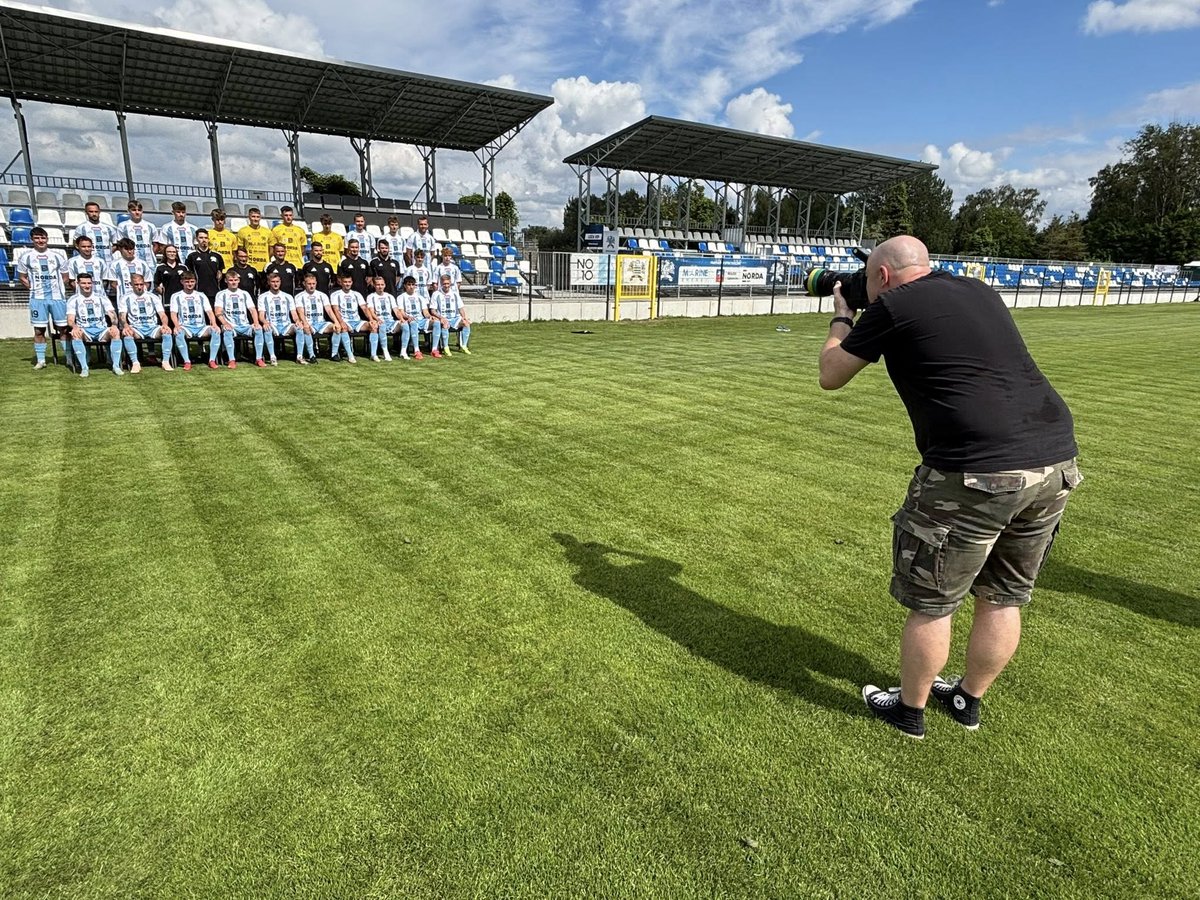 SSkolwin's tweet image. #DumaSkolwina 📷 @laczynas2liga 

Efekty wkrótce 📷 📷
A Was zapraszamy jutro na stadion!! 📷📷📷
𝗞𝗔𝗥𝗡𝗘𝗧𝗬 📷📷 tiny.pl/3ghf2g51
𝗕𝗜𝗟𝗘𝗧𝗬 📷📷 tiny.pl/zf-42r0v
Cichomski - fotografia sportowa i nie tylko