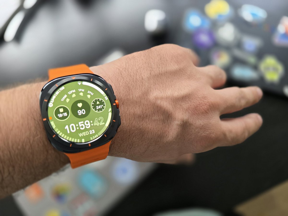 fooctrl's tweet image. After using Fitbit for over 8 years across 3 different smartwatches for fitness and health tracking. 

I&apos;ve made the switch to the Galaxy Watch Ultra (2025), and wow, what an upgrade!