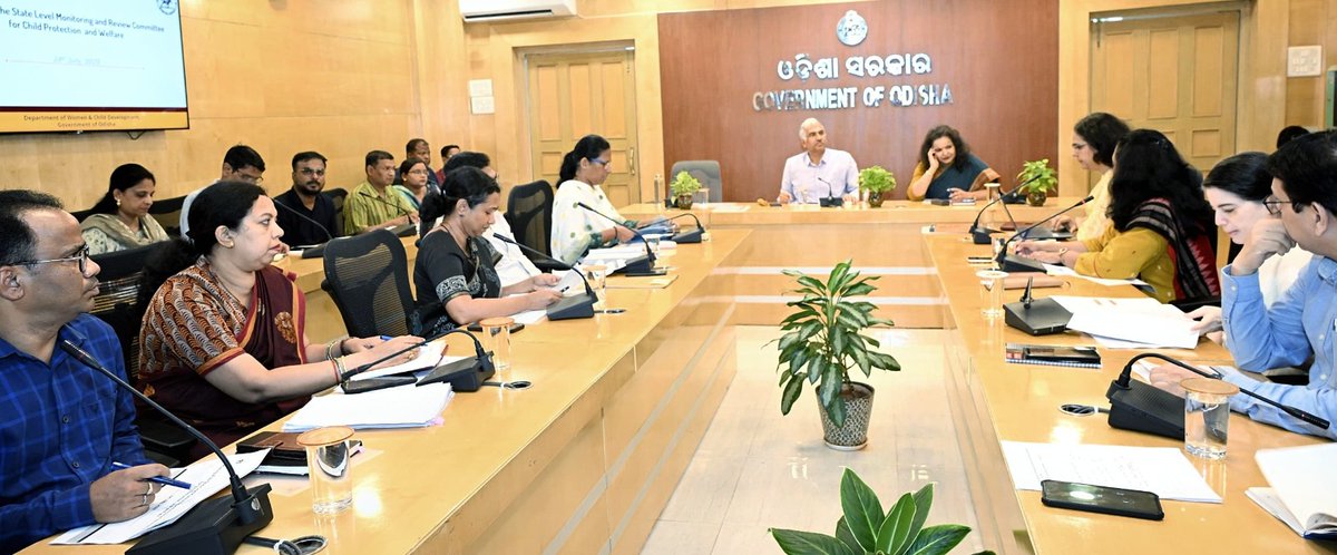 SecyChief's tweet image. ମୁଖ୍ୟ ଶାସନ ସଚିବଙ୍କ ଅଧ୍ୟକ୍ଷତାରେ ରାଜ୍ୟସ୍ତରୀୟ ଶିଶୁ ସୁରକ୍ଷା ଓ କଲ୍ୟାଣ ତଦାରଖ ସମୀକ୍ଷା କମିଟି ବୈଠକ ଅନୁଷ୍ଠିତ ହୋଇଛି। ଏଥିରେ ଶିଶୁ ସୁରକ୍ଷା ସମ୍ବନ୍ଧିତ ବିଭିନ୍ନ ସରକାରୀ ତଥା ବେସରକାରୀ ବ୍ୟବସ୍ଥା ଉପରେ ଆଲୋଚନା ହୋଇଥିଲା। କେନ୍ଦ୍ର ସରକାରଙ୍କ ମିଶନ ବାତ୍ସଲ୍ୟ ଯୋଜନାକୁ କାର୍ଯ୍ୟକାରୀ କରିବା ପାଇଁ ବୈଠକରେ ଆଲୋଚନା କରାଯାଇଥିଲା।