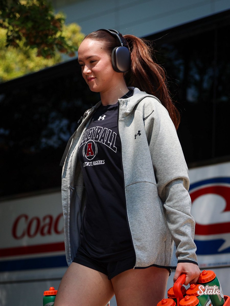 NMStateVBall's tweet image. Wishing our girl Mia Fox a Happy Birthday ๐ซถ
Go have a great day, 7๏ธโฃ!
#AggieUp
