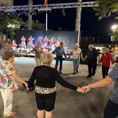 Avui a les 22h a la Plaça de l’Ajuntament nova ballada de Sardanes a la Fresca.

tuit.cat/e150r