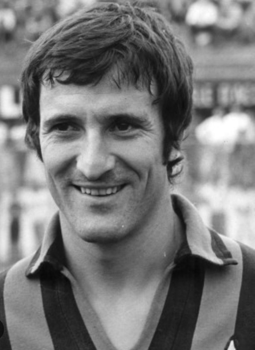 ICMadunina's tweet image. Gianfranco Bedin taglia oggi il traguardo degli 80 anni! Tantissimi auguri Campione! 🖤💙🎂🥂🥂