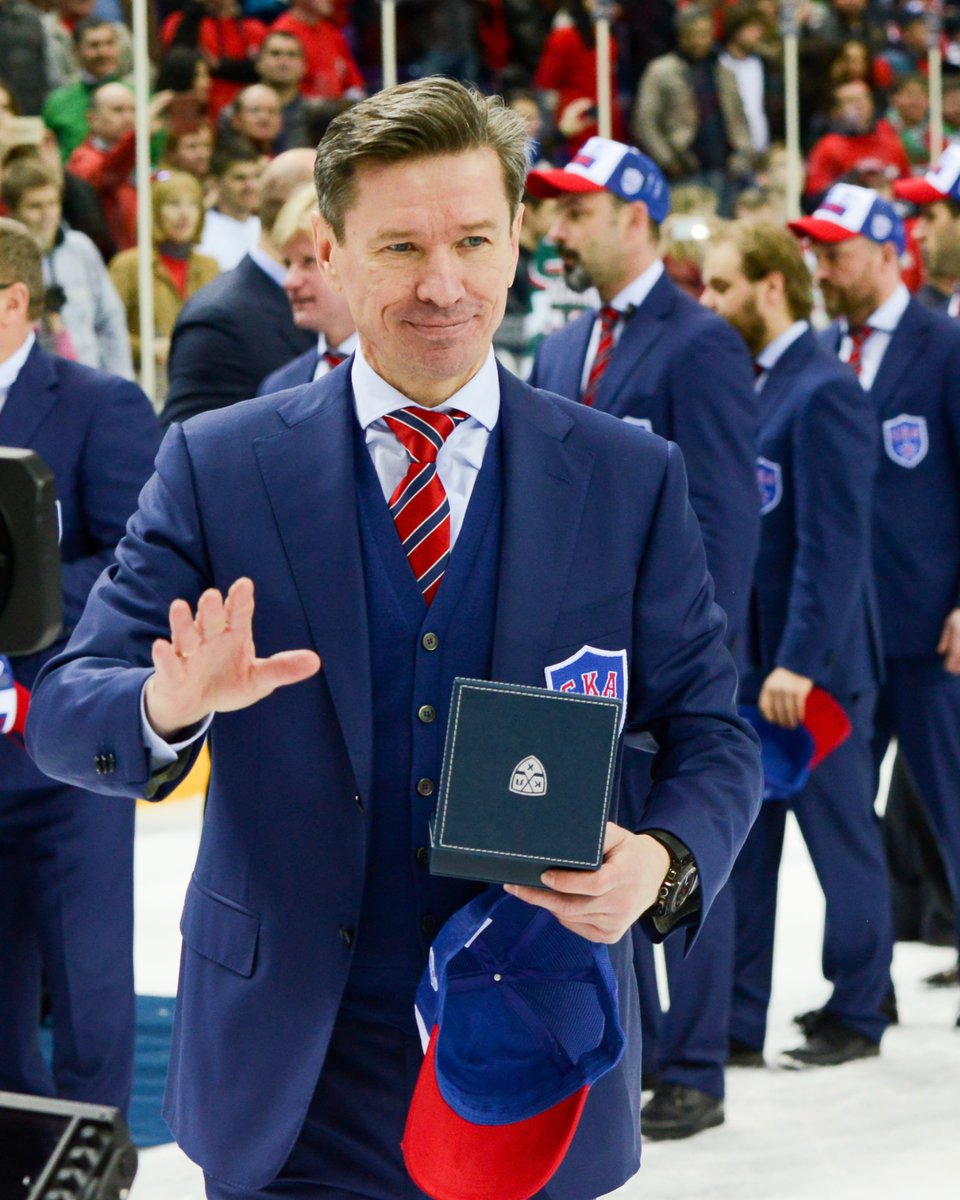 Петербургское время – 19:46 ⏰ Отличный момент, чтобы поздравить с юбилеем наставника, под руководством которого наш СКА впервые в своей истории завоевал Кубок Гагарина🏆
Вячеславу Быкову сегодня исполняется 65 – желаем крепкого здоровья и еще множества побед во всех начинаниях!