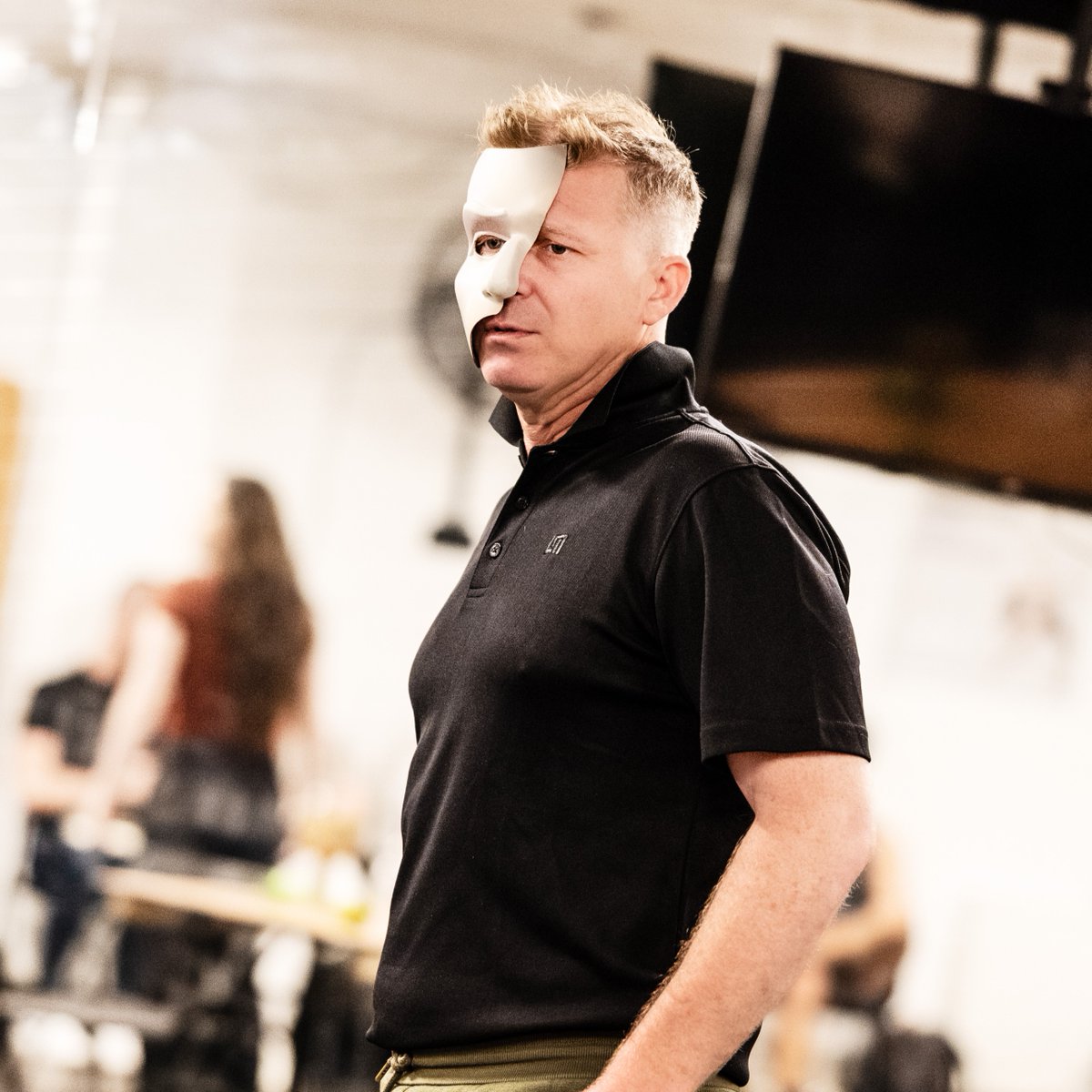 PhantomOpera's tweet image. Rehearsals draw to a close as our new company prepare to take to the stage from Monday.
To everyone who will be joining us at His Majesty’s Theatre, we can’t wait to welcome you 🌹
📸 Melanie Gowie
#PhantomLondon