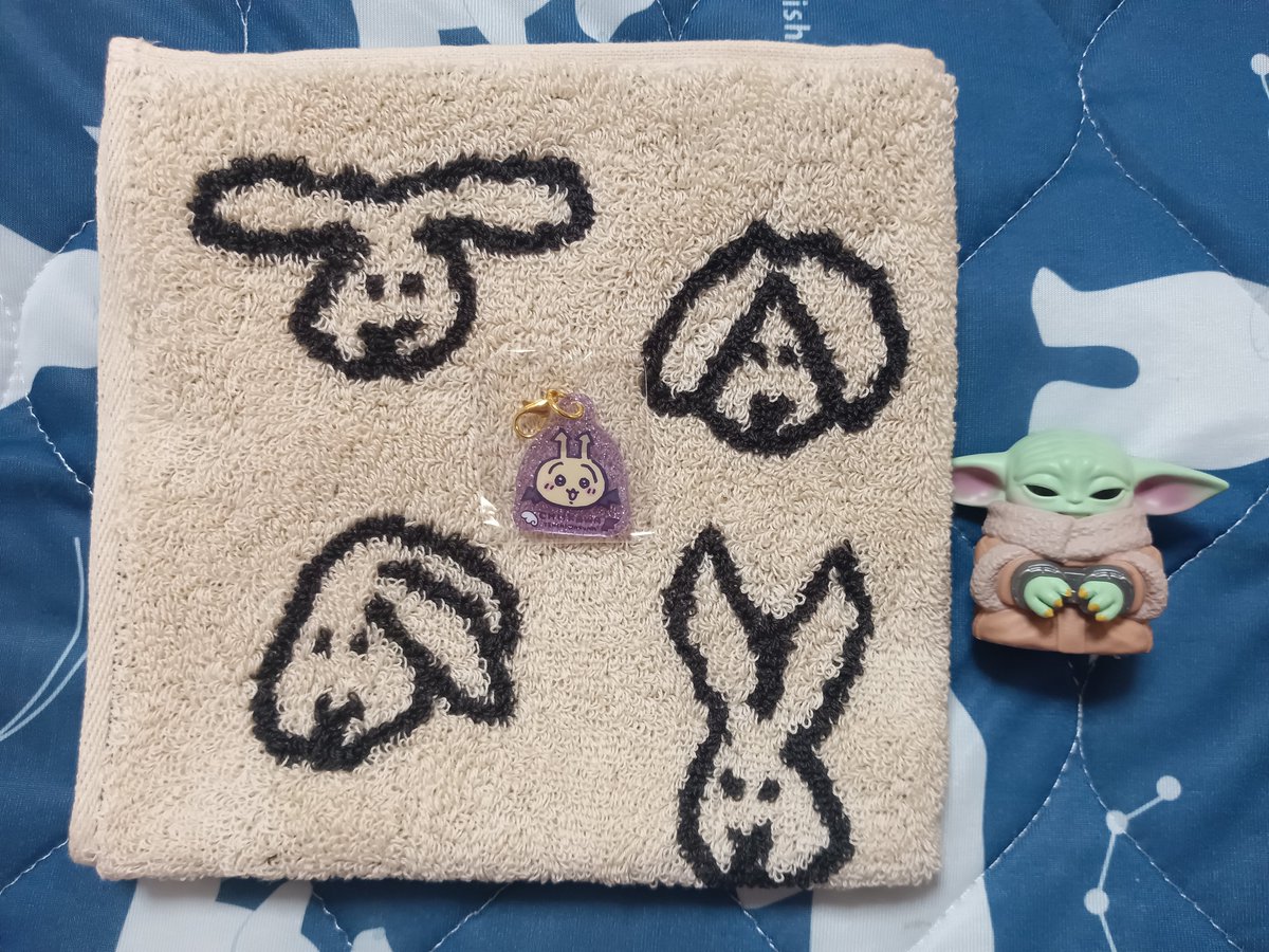 TAMA_TAYU's tweet image. 今日は職場の子と梅田行ってぶらぶら!
可愛いハンドタオル🐰、まじかるちいかわガチャでは一発うさぎ🐰💓、ベイビーヨーダ(グローグー)のソフビパペット!
そしてミャクミャクの目玉(?)スクイーズマスコットをUFOキャッチャーで!!!
うさぎねじ込んでモデルしてもらったらちょっと裂けた!😂