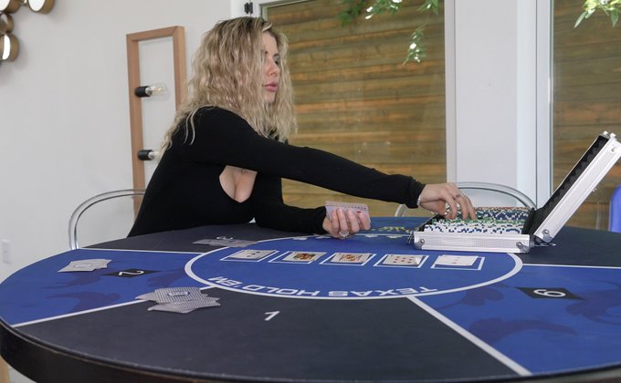 Watch Cassie Bender's leaked NSFW photo on TwXstars