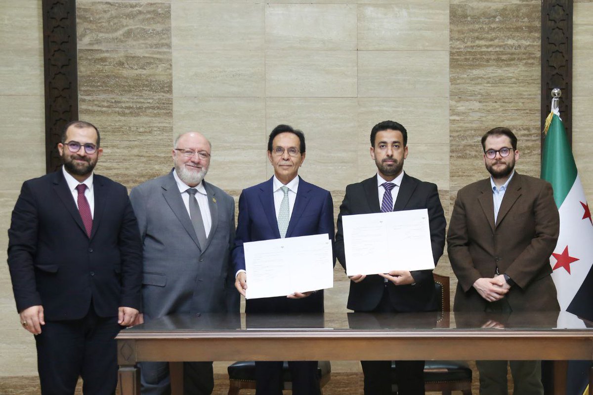 SyrMOfH's tweet image. وزارة الصحة السورية توقع اتفاقية تعاون لتطوير القطاع الصحي مع شركة (إنتر هيلث)
وقّعت وزارة الصحة السورية اتفاقية تعاون مع شركة (إنتر هيلث) بهدف تعزيز البنية التحتية للقطاع الصحي، وذلك في مجالات المستشفيات، وصناعة الأدوية، والتكنولوجيا الطبية.
#وزارة_الصحة