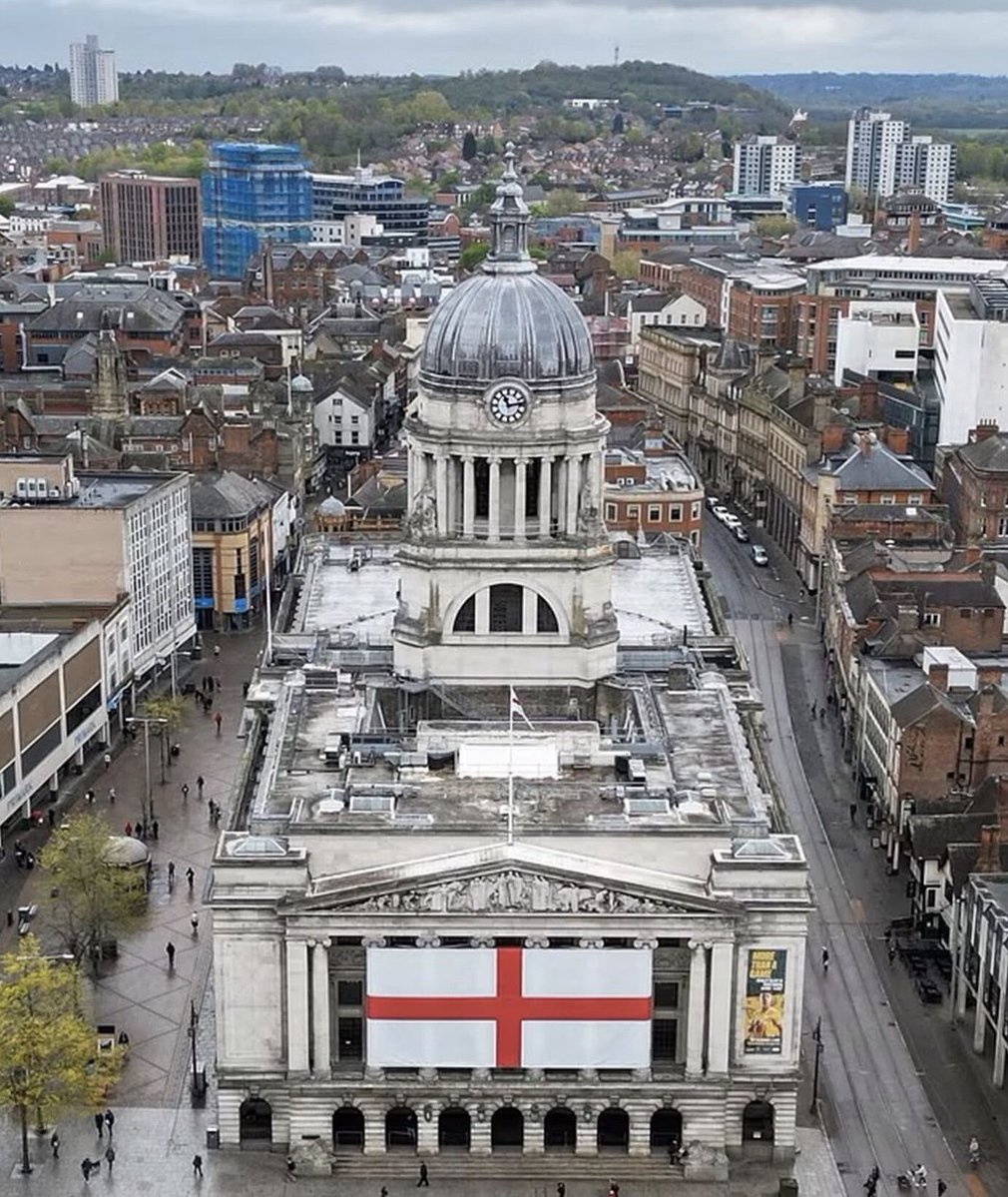 Sheriff_Nottm's tweet image. Our 60ft England flag has gone up on the Council House today ahead of the @Lionesses #WEURO2025 Final match on Sunday!
Huge thank you to @johnewrights for sponsoring the installation of the flag.🏴❤️