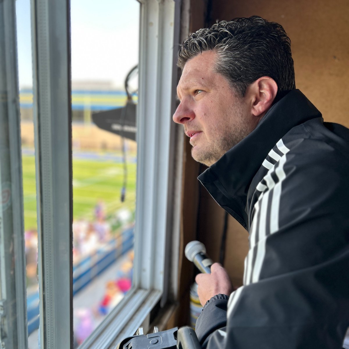 ankinlaw's tweet image. "A fan with a microphone."
.
That's how @timjsinclair views his work as a PA announcer. Thanks to his style, he's now known to sports fans in Chicago & around the country.
.
Tim is one of our "Chicagoans You Should Know" & you can see the story here://tinyurl.com/2nmnnrvj