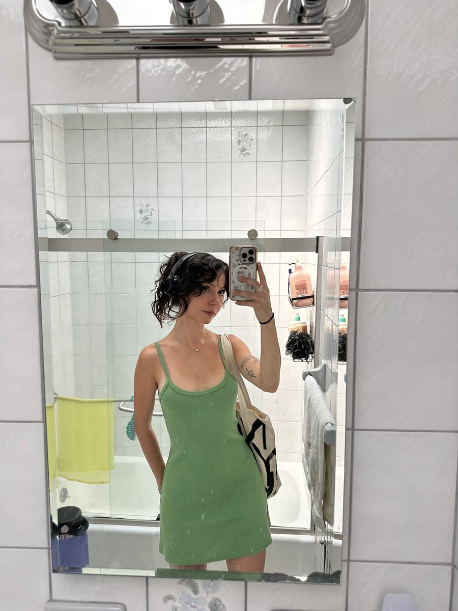 idkcloudy's tweet image. it’s my birthday :•) if u wanna get me a treat my venmo is @ claudiavera hehehe ok BYE love u all .. grateful for another year of this beautiful life