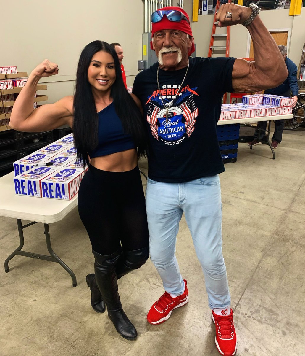 NOVAwrestler's tweet image. ๐ป๐๐๐๐ ๐๐๐, ๐ฉ๐๐๐๐๐๐. ๐ญ
@HulkHogan #realamerican #hulkhogan #rip #thankyou