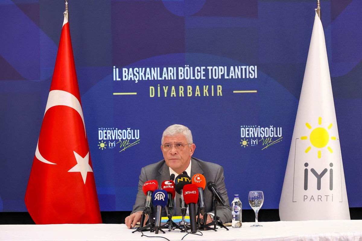 MDervisogluTR's tweet image. Bugün Diyarbakır'da, Doğu Anadolu ve Güneydoğu Anadolu Bölgesi İl Başkanlarımızla istişare toplantımızı gerçekleştirdik.
Bir yanı Anadolu’nun, diğer yanı Mezopotamya’nın bereketli hilaline bakan bu kadim şehrimizde;
İktidarda kalmaya çalışan saray örgütüyle ayakta kalmaya…
