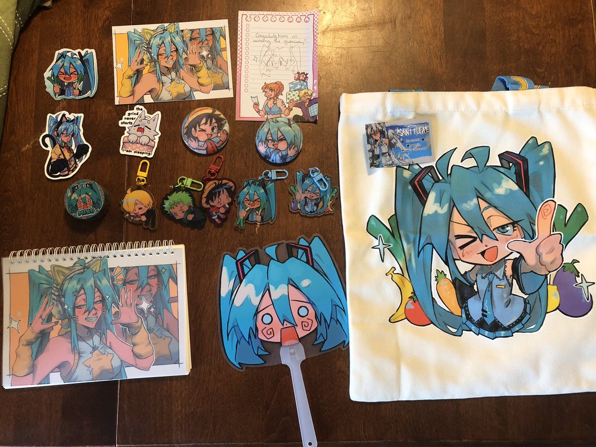 Champy_is_there's tweet image. got my raffle prize from @_saaanic_ !! that&apos;s a LOT of items i still can&apos;t believe it 🥹🥹