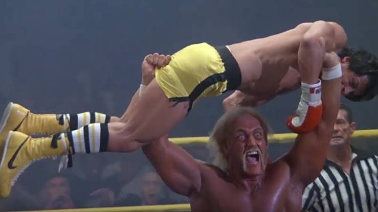 Ferranmx's tweet image. Ha muerto Hulk Hogan. Le recuerdo por su icónica pelea contra El último guerrero y por Rocky III. QEPD.
