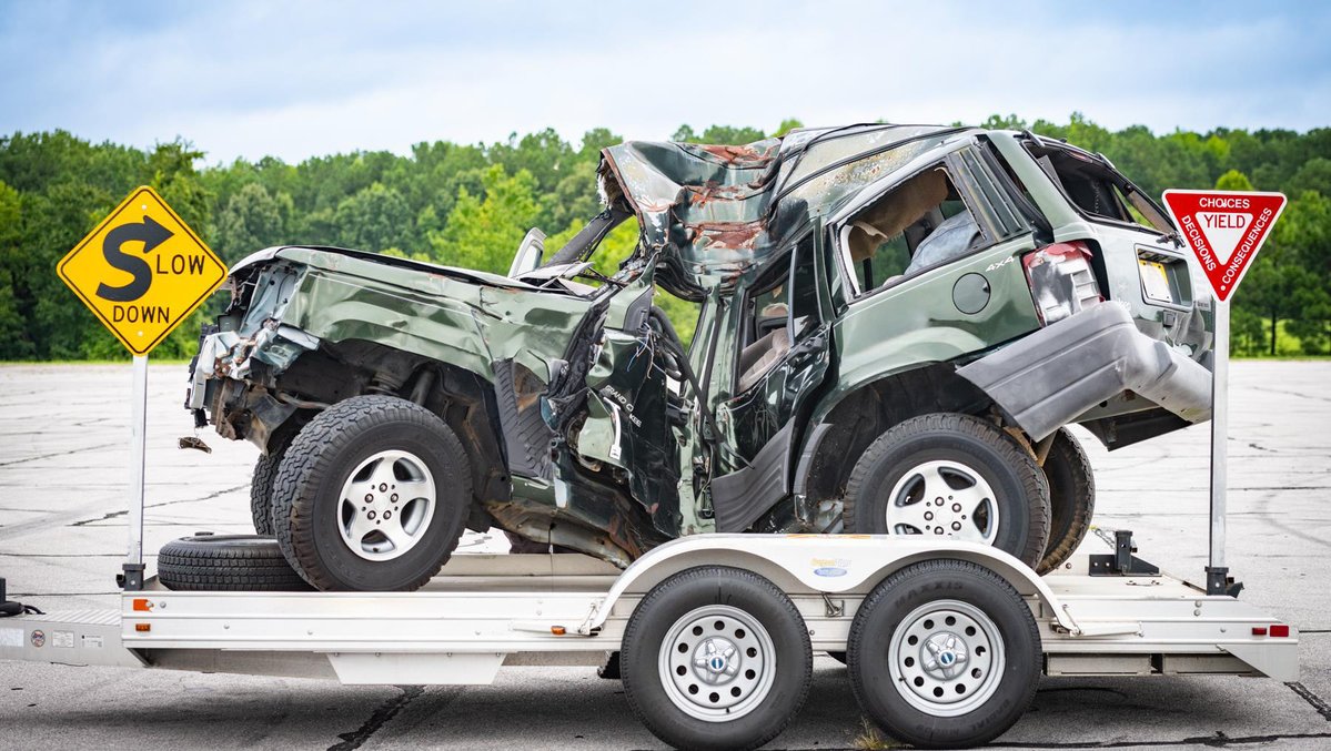 CMPD's tweet image. Saving a few minutes is not worth a life.
CMPD is participating in the Governor's Highway Safety Program "Speeding Catches Up with You" statewide enforcement campaign to keep our roads safe from speeders.
Slow down and arrive safe!
#NCGHSP #SpeedingCatchesUpWithYou