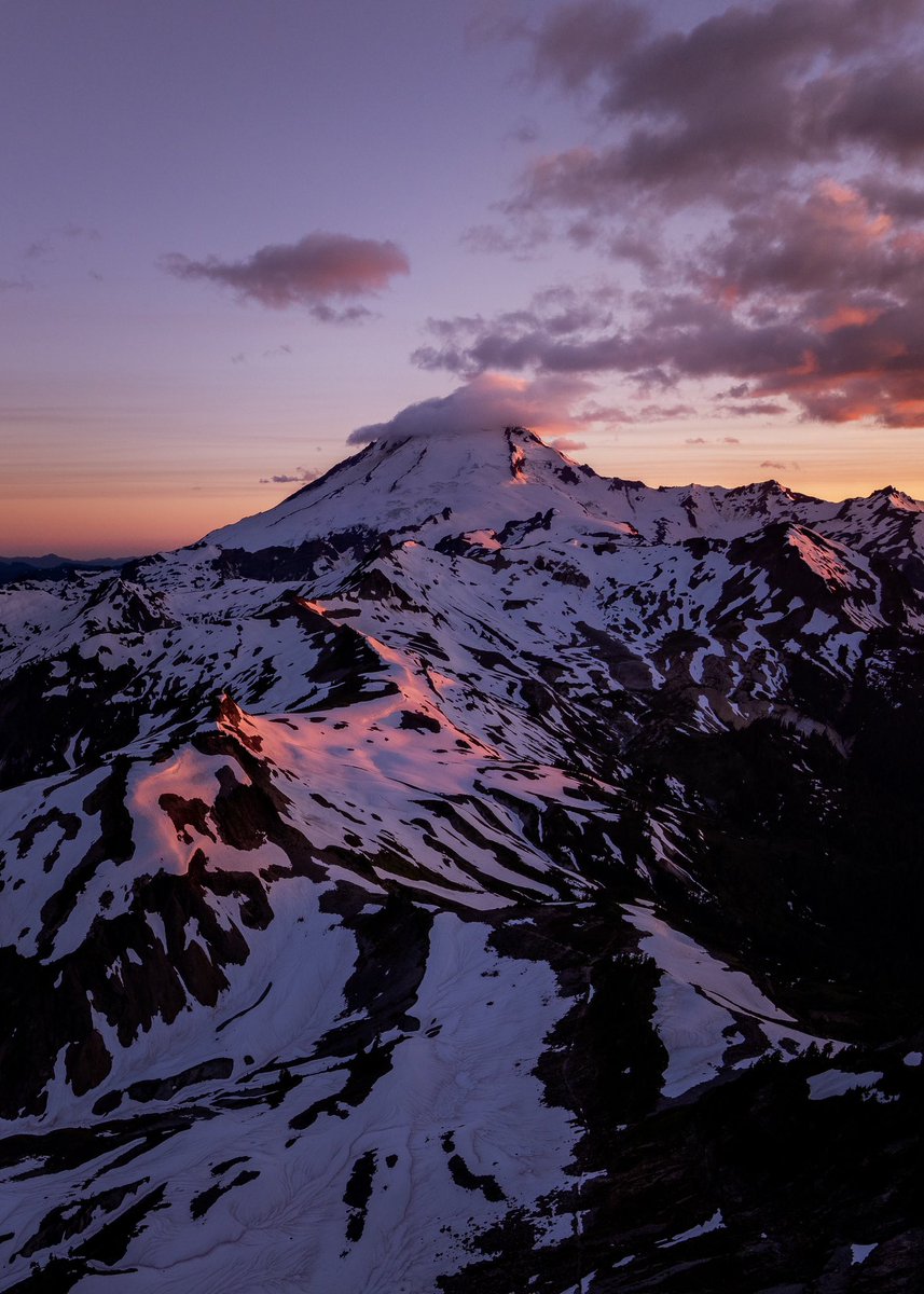 MEESHUNO's tweet image. An epic sunset at Mount Baker // Gm
