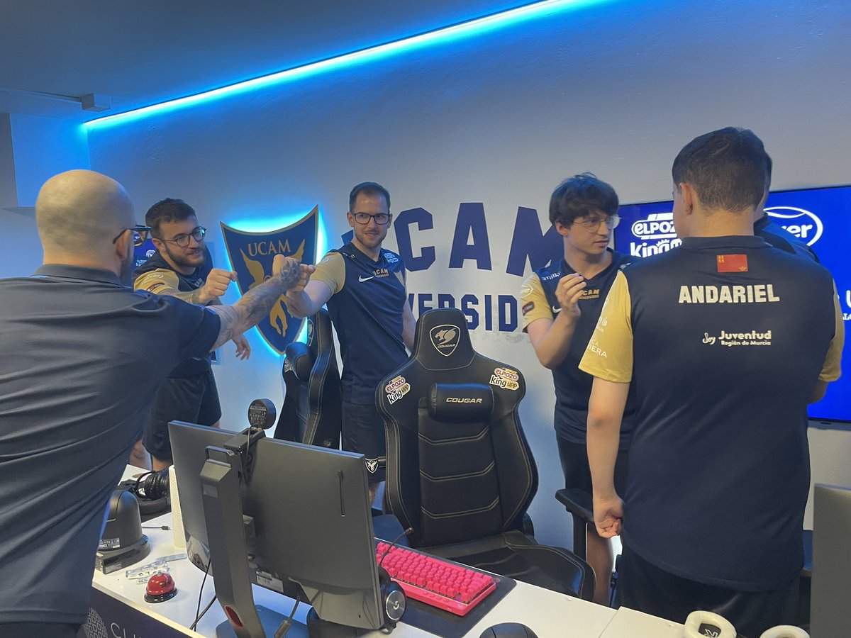 UCAM Esports (@ucam_esports) on Twitter photo 👑 SEMANA PERFECTA 👑
GG <a href="/Guasones/">Guasones</a>
Estamos más cerca del Suizo <a href="/sinmivak/">Sinmivak</a>, <a href="/bluerzor/">bluerzor</a> , <a href="/Esciklol/">Eścik</a>, <a href="/andarielzz/">andariel</a>, <a href="/Levigoodguy/">LeviGoodGuy</a>, <a href="/crusherlol/">Gonçalo Brandão</a>, <a href="/Sergiopsic_/">Sergio (Psicólogo)</a>, <a href="/Diogoambf/">Diogo Ferreira</a>, <a href="/ScrappyDooLol/">Alberto Yañez</a> y <a href="/GaioCoach/">Gaio</a> GOO 🤙🏻🤙🏻🤙🏻 👑 SEMANA PERFECTA 👑
GG <a href="/Guasones/">Guasones</a>
Estamos más cerca del Suizo <a href="/sinmivak/">Sinmivak</a>, <a href="/bluerzor/">bluerzor</a> , <a href="/Esciklol/">Eścik</a>, <a href="/andarielzz/">andariel</a>, <a href="/Levigoodguy/">LeviGoodGuy</a>, <a href="/crusherlol/">Gonçalo Brandão</a>, <a href="/Sergiopsic_/">Sergio (Psicólogo)</a>, <a href="/Diogoambf/">Diogo Ferreira</a>, <a href="/ScrappyDooLol/">Alberto Yañez</a> y <a href="/GaioCoach/">Gaio</a> GOO 🤙🏻🤙🏻🤙🏻